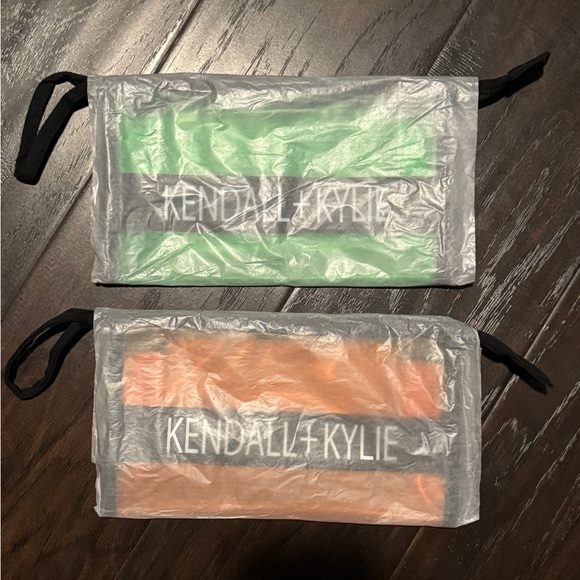 💄New! Kendall & Kylie Translucent Makeup Bag - Picture 9 of 13